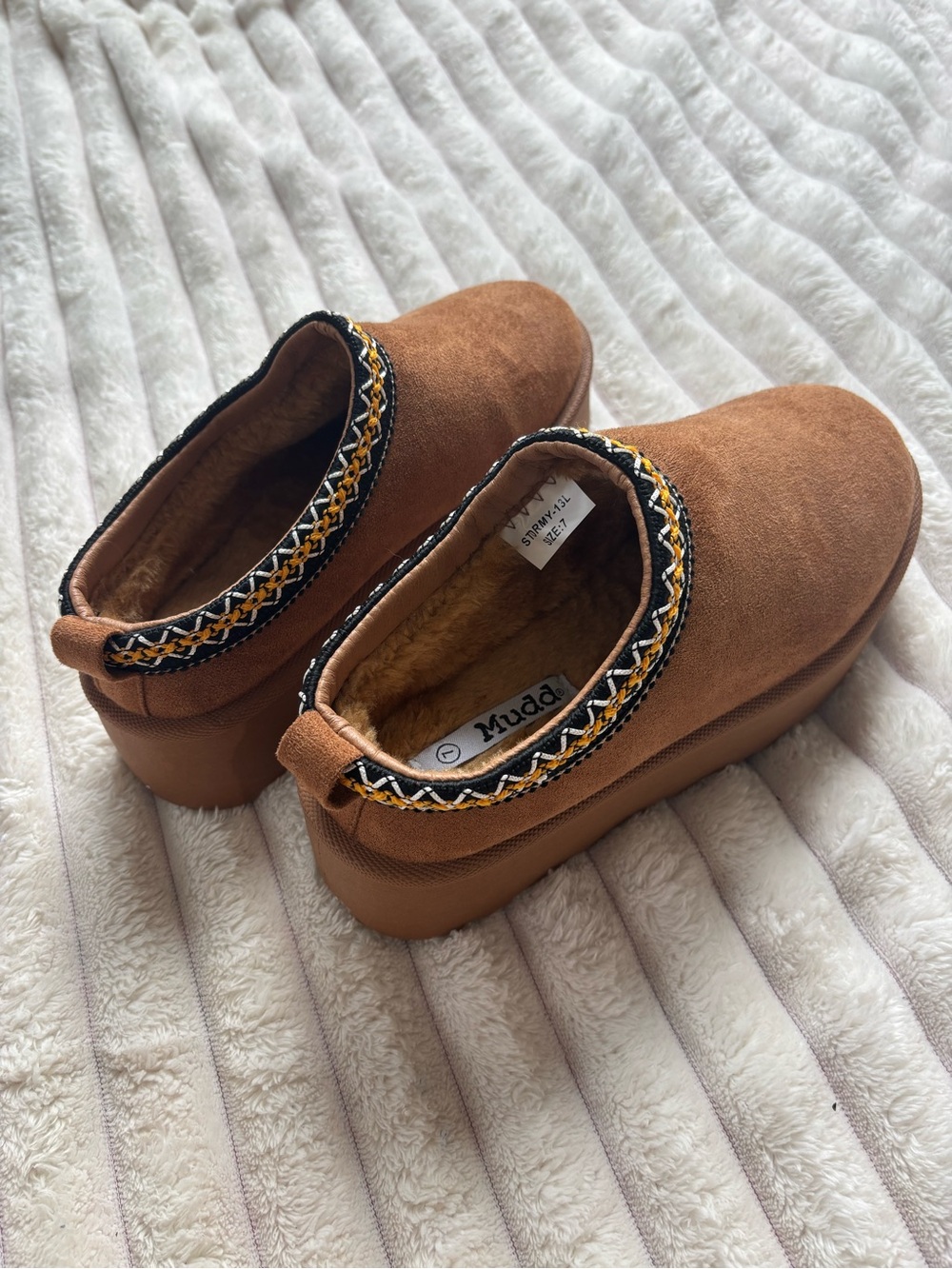 Women’s Size 7 Mudd Stormy Brown Faux Suede Platform Slippers